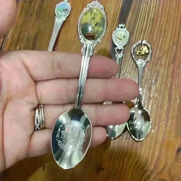 Collectible silver spoons set of 4 - Picture 3 of 6